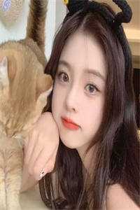 艳俗的妆容