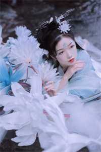 重生后，我被校花强撩！