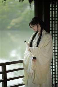 这些艳色的衣服