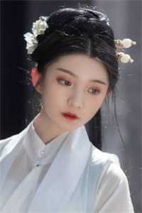 觉醒后,假千金凭实力成团宠