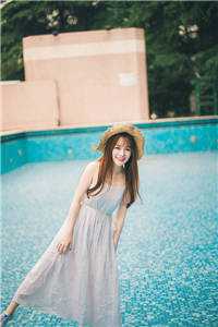 闪婚后，她努力赚钱养霸总老公