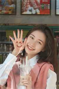 禀告首辅，夫人她又去给你物色美女了