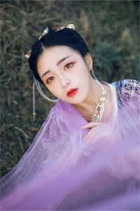 重回身死前，她转身抱紧了死对头大腿