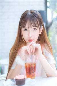 穿成炮灰后，我被反派夫人拉黑了