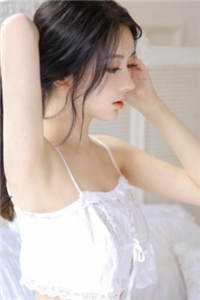 趁乱搬空女主仓库，她在荒年吃饱穿暖