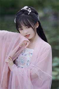综艺：别人求生做任务，她躺平吃瓜