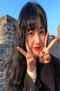 重回身死前，她转身抱紧了死对头大腿