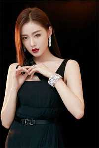 身为主角，我除了女帝老婆一无所有