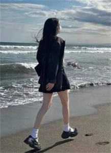 禀告首辅，夫人她又去给你物色美女了