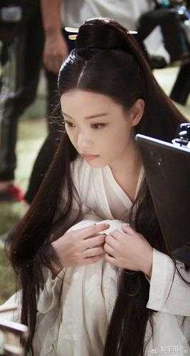 强吻女师尊后，她为我强行续命