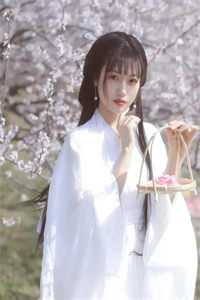 转身不爱后，小青梅竟当众表白