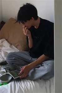 半截入土：却给我曹贼系统？