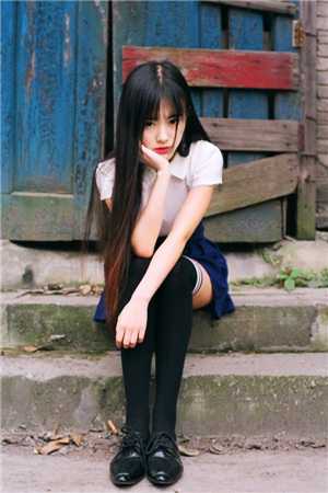 末世前疯狂捞物资，女神们都看我脸色过活