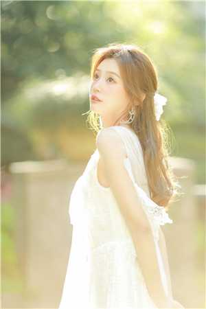 召唤百万大军，女帝给我削苹果