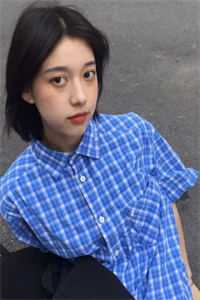 召唤百万大军，女帝给我削苹果
