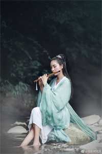 重生后，冷厉大佬轻声哄