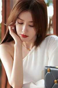 上错坟后，我闪婚了豪门继承人