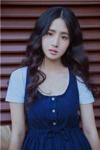 七零：囤满物资后，她靠空间无敌了