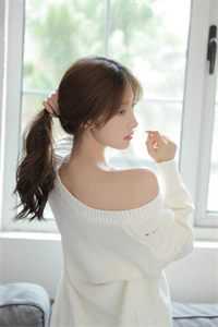 七零：囤满物资后，她靠空间无敌了