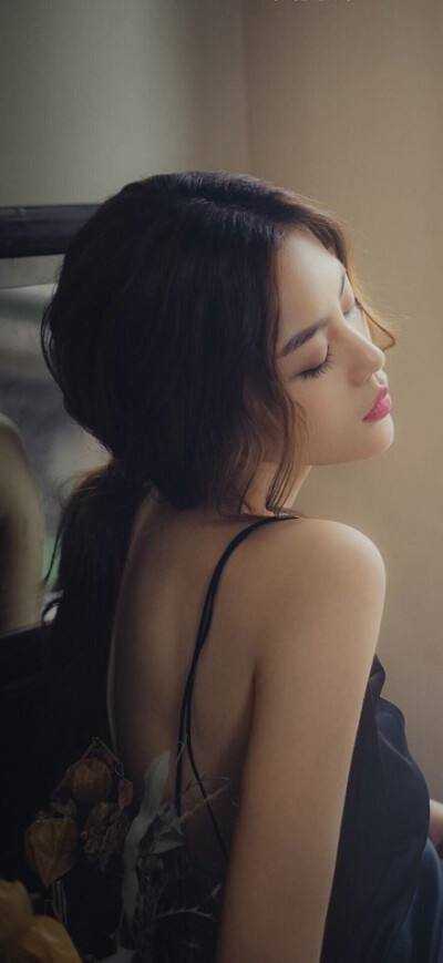 青楼女子要从良，侯爷首辅请靠边