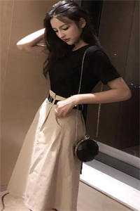 吻她缠她，豪门大佬独宠小孤女