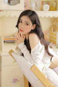 校花逃婚被家族追杀？我有一舰！