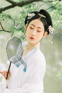 摆烂女王称霸娱乐圈