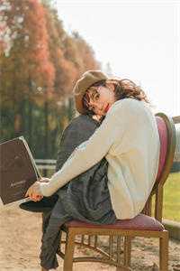 女扮男装，女帝她多情又腹黑