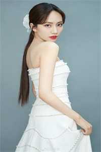 快穿大佬在女尊，软糯夫君别想逃
