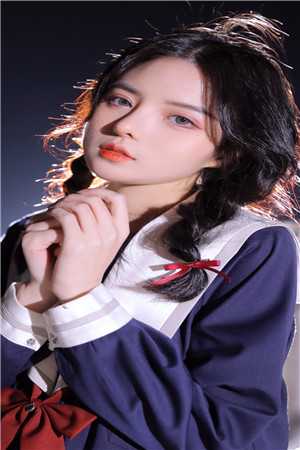 穿成落难嫡女后，她从乡村逆袭