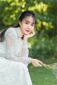 穿成落难嫡女后，她从乡村逆袭
