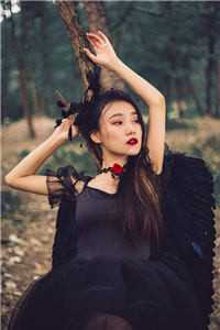 渣总跪地求复合，姜小姐绝不原谅