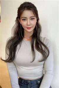 骑着三轮卖猪蹄，撞到前女友劳斯莱斯