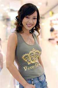 我给亡妻手机里充了一千块花费