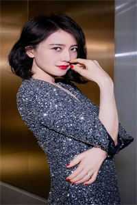 刚被炒鱿鱼，就被富婆包养？