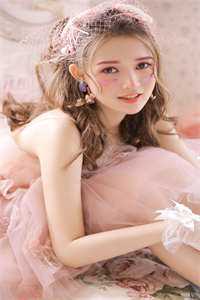 被推下山崖时，未婚夫在和白月光恩爱