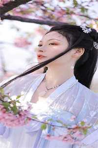 替邻居养女十年，生日宴上他们都疯了