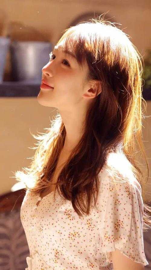 室友本来很拽的，直到遇见她