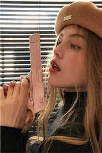 打闺蜜一顿，她终于承认是富二代