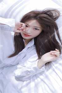 刚生儿子就得知老公就出轨前妻。