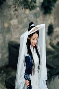远嫁当天，婆婆逼我给全家人磕头擦鞋