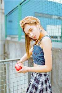 拜金男友误认保姆女儿为千金