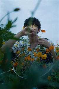 爱你如此荒诞