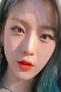 唇间羁绊：爱与痛交织的恋曲