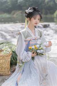 三月春花初梦醒