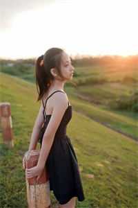 上司让女儿带刀防身