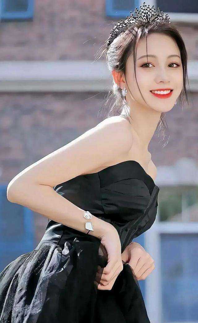 被逼给丈夫青梅挡酒中毒后，婆婆跪求他救我