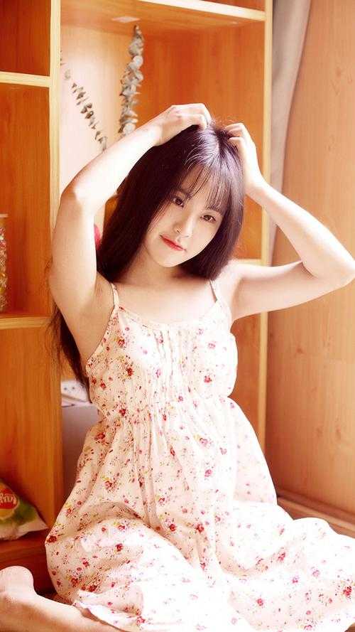 穿成炮灰女配，被冷面军少宠哭了
