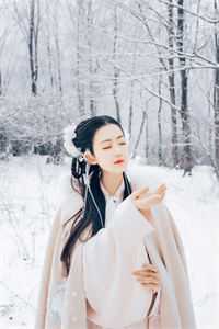 被赶出豪门后，玄学大佬她不装了