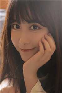 晓月疏疏春山淡